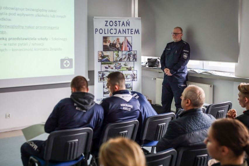 Policyjna gra terenowa w Kielcach, uczniowie w roli przyszłych policjantów. Kto triumfował?