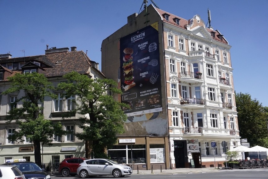 Poznań: Reklama na muralu francuskiego artysty. Bar a boo i U Rzeźników wydają oświadczenie
