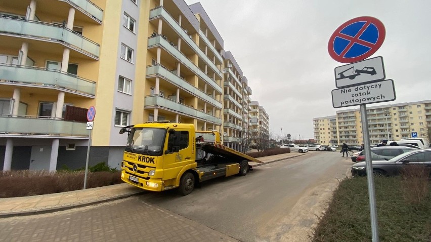 Mają dyscyplinować kierowców, którzy parkują, gdzie chcą i...