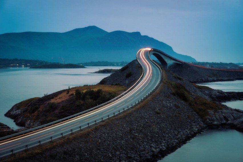 Droga Atlantycka, Norwegia

Za niezwykłość trasy ciągnącej...