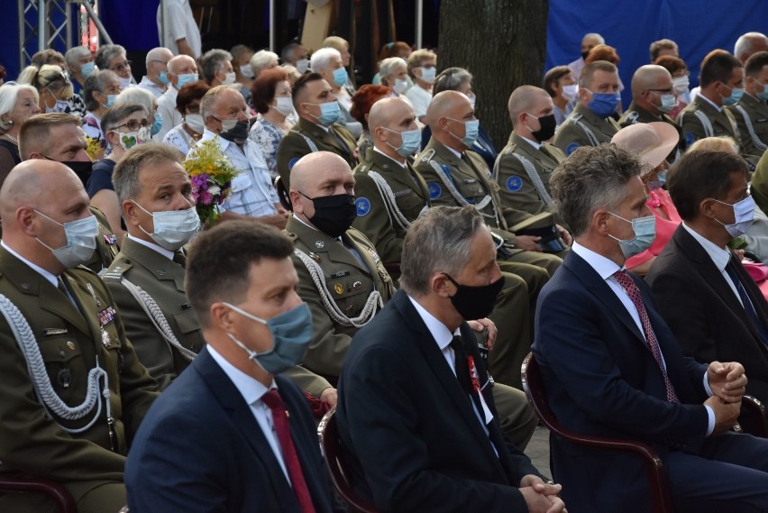 Wiele osób na mszy świętej przy Kościele Garnizonowym w Kielcach z okazji setnej rocznicy Bitwy Warszawskiej [ZDJĘCIA, WIDEO]