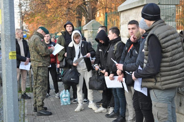 Podczas przyjęcia przyszli żołnierze przeszli tzw. ścieżkę wcielenia