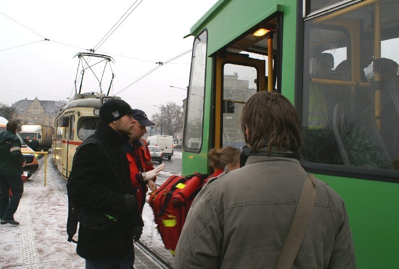 Poznań: Pasażerka zasłabła w tramwaju. Korek przed MTP