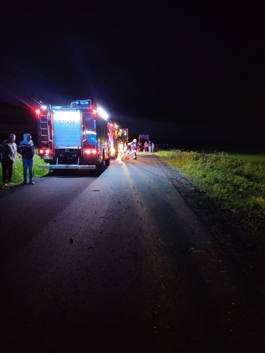 Wypadek w Szadku. Samochód  dachował  ZDJĘCIA