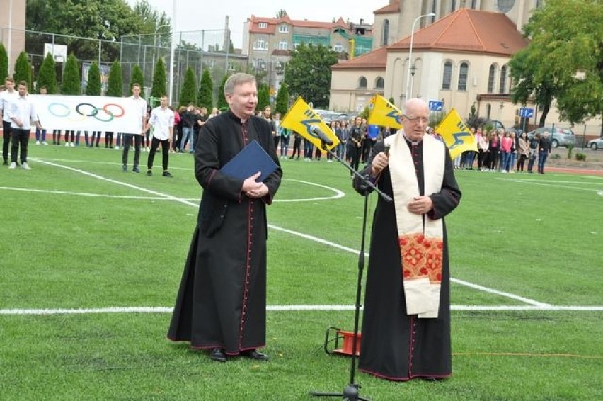 Nowe boisko III LO w Ostrowie [FOTO]