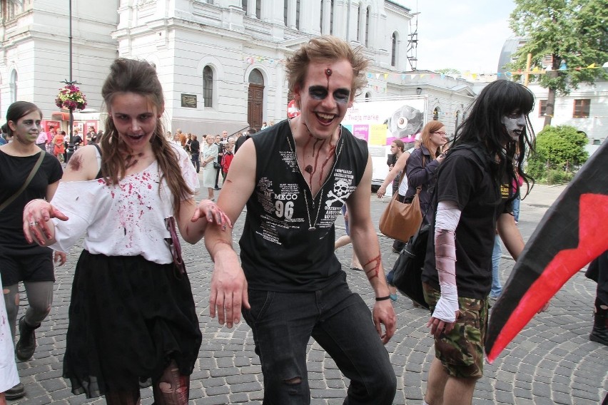 Zombie Walk na Piotrkowskiej w Łodzi

Zombie Walk na...