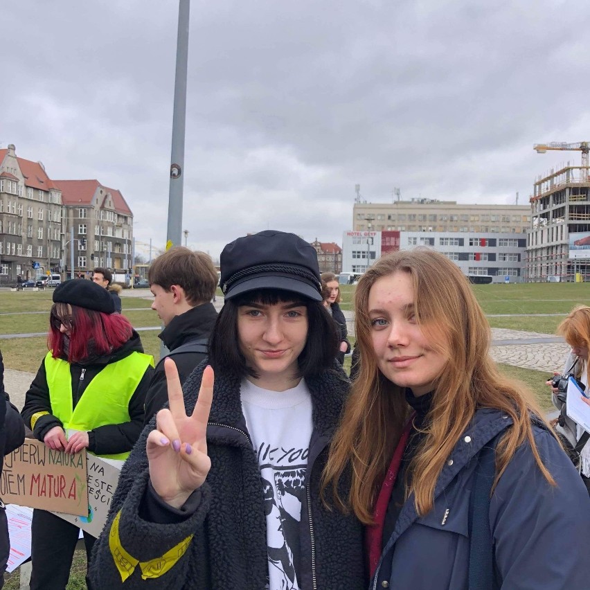 Młodzieżowy Strajk Klimatyczny na Placu Solidarności w...