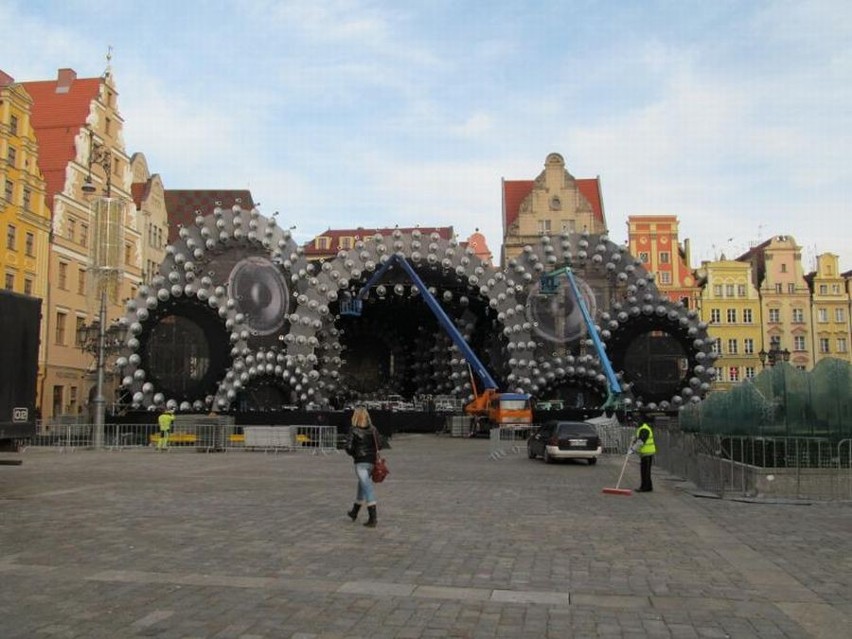 Wrocław: Wielke sprzątanie Rynku po imprezie sylwestrowej (ZDJĘCIA)