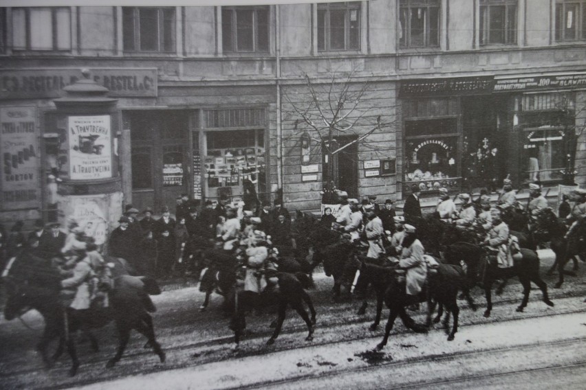 Austriacka kawaleria na ul.Piotrkowskiej w Łodzi