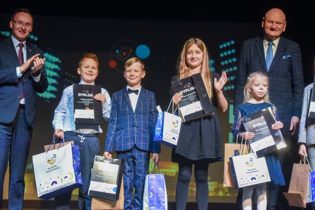 Gwiazdy Grodu Kopernika - rozstrzygnięto konkurs dla szkół podstawowych i ponadpodstawowych