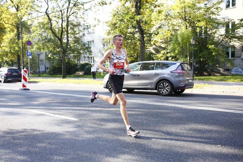 Warszawska Dycha. Biegacze zmierzyli się na dystansie 10 km. Zdjęcia uczestników