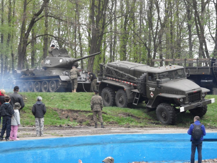 Świętochłowice: Samochody wojskowe zawładnęły Skałką na Pikniku Militarnym