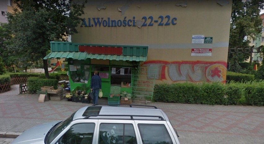 Kiosk - kwiaciarnia przez wiele lat znajdował się na alei....