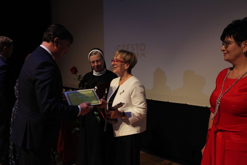 Częstochowa: Nagrody prezydenta w dziedzinie medycyny zostały wręczone podczas gali w Filharmonii Częstochowskiej