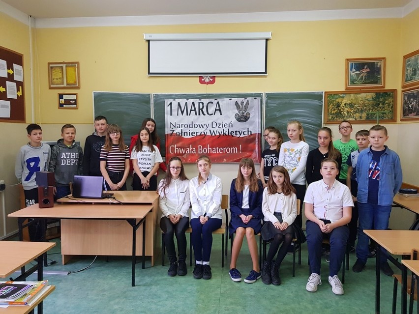 Narodowy Dzień Pamięci Żołnierzy Wyklętych w szkole w Osjakowie[ZDJĘCIA]