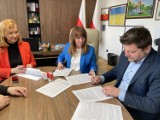 Podpisano umowę na remont 10 dróg w gminie Alwernia. Koszt inwestycji to blisko 8 mln zł 