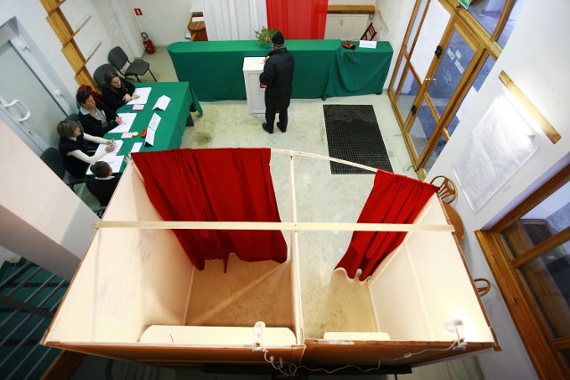 Liczba kart do głosowania, które 7 kwietnia otrzymają wyborcy, zależy od miejsca zamieszkania