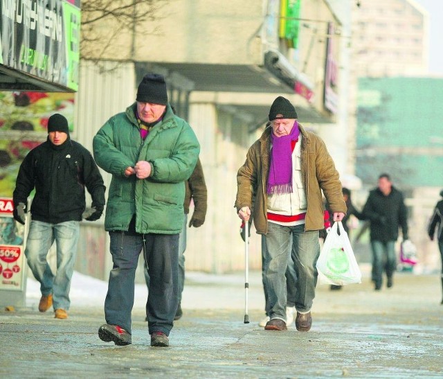 Ślisko jest  m.in. na pl. Grunwaldzkim, koło Biedronki