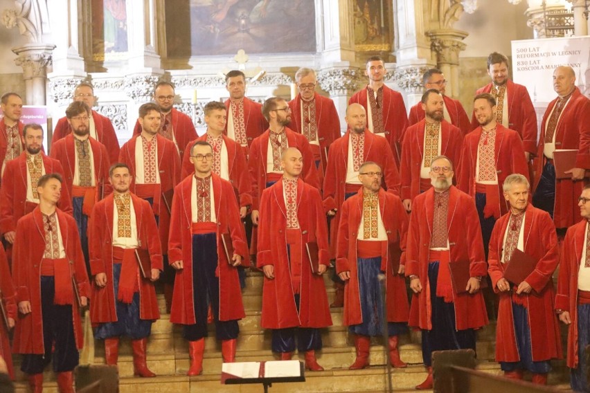 Ukraiński Chór Męski „Żurawli” zaśpiewał w legnickim Kościele Mariackim, zdjęcia