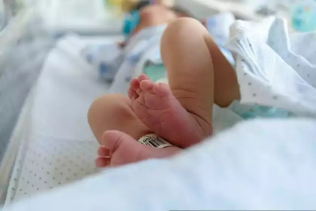 22-dniowy noworodek w ciężkim stanie trafił do szpitala w Gorzowie. Rodzice dziecka zostali zatrzymani.