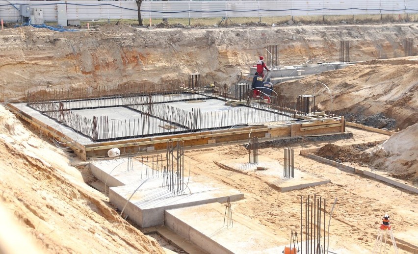 Trwa budowa nowego basenu Delfin na osiedlu Dobrzec w...