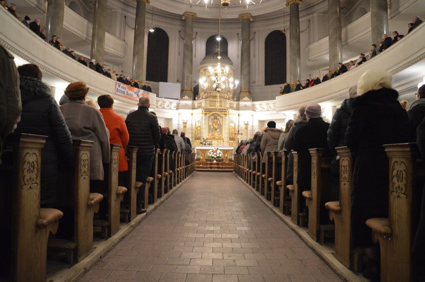 Msze święte w parafiach powiatu rawickiego w niedzielę wielkanocną (2023) na kolejnych slajdach >>>