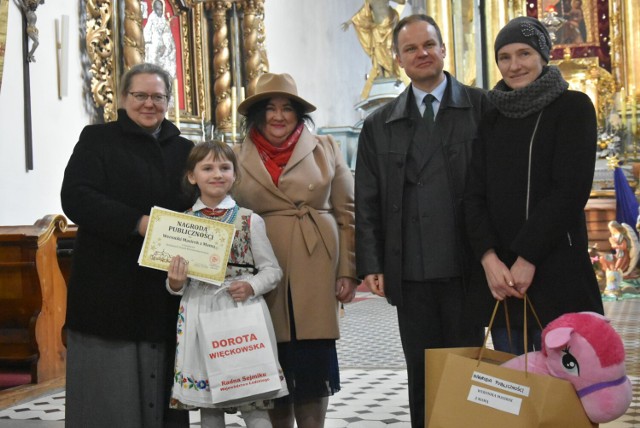 Szopka z lukrowanych pierników Weroniki i jej mamy wygrała konkurs urszulanek