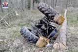 Bukowa: ciągnik przygniótł 50-latka. Mężczyzna ciągnął na łańcuchu ścięte drzewo