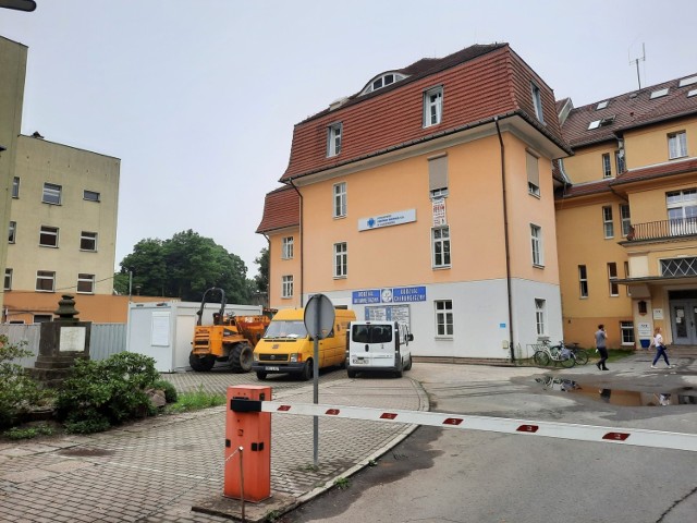 Rozbudowa szpitala powiatowego w Kluczborku o łącznik między budynkami.