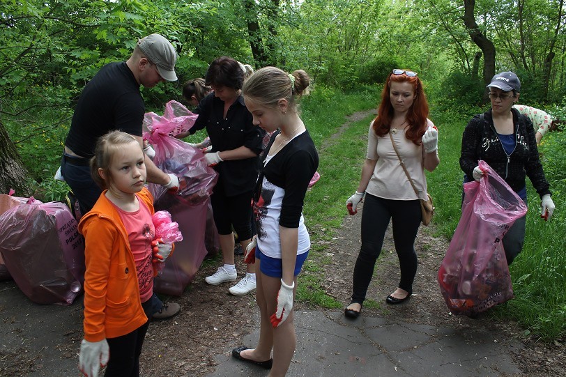 Sosnowiec: mieszkańcy Maczek sprzątali swoją dzielnicę [ZDJĘCIA]