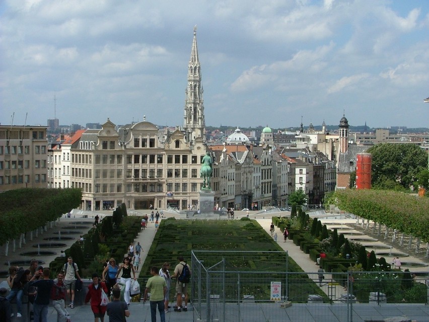 Bruksela jest siedzibą króla i parlamentu belgijskiego, a...