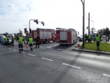 Kraków: wypadek na al. Jana Pawła II. Tramwaj zderzył się z autem [ZDJĘCIA]