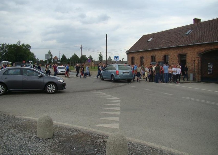 Powiat oświęcimski. Ruch samochodowy od Bramy Śmierci byłego obozu Auschwitz II - Birkenau zostanie odsunięty [ZDJĘCIA]