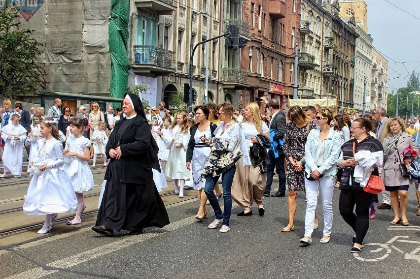 Boże Ciało 2016 w Łodzi. Procesja Parafii Archikatedralnej...