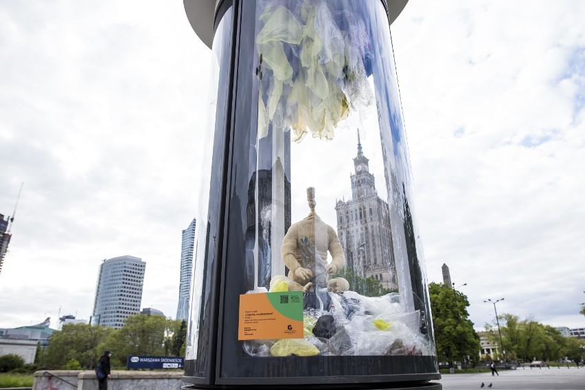 Nietypowa wystawa w centrum miasta. "Destrukcyjny wpływ człowieka na środowisko"