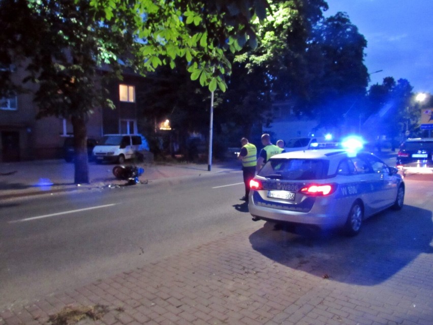 Wypadek na Kościuszki w Stargardzie. Kierująca suvem bmw wymusiła pierwszeństwo. Motocyklista trafił do szpitala. Ruch odbywa się wahadłowo