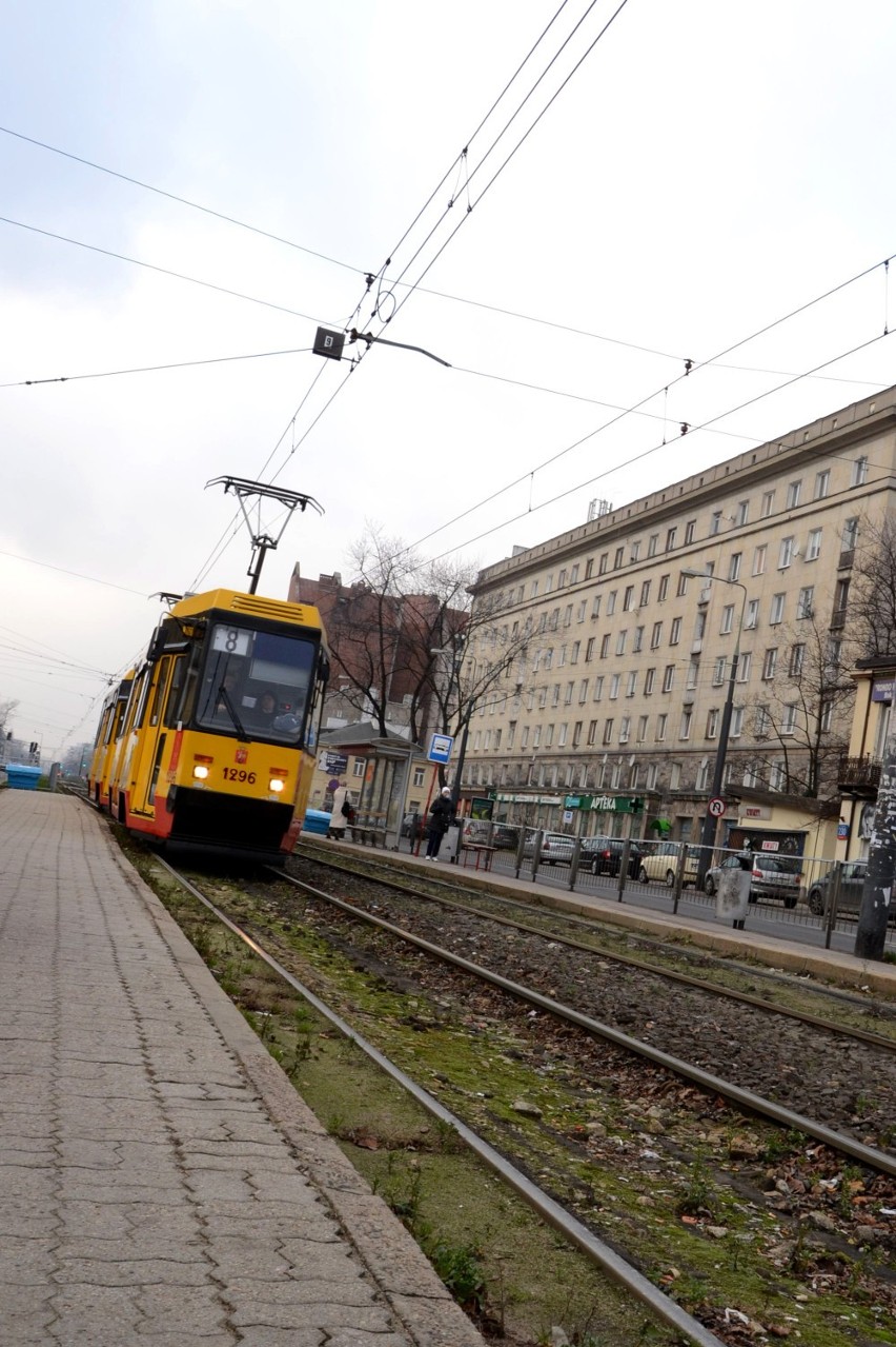 Zerwana sieć trakcyjna na Wolskiej. Utrudnienia w ruchu