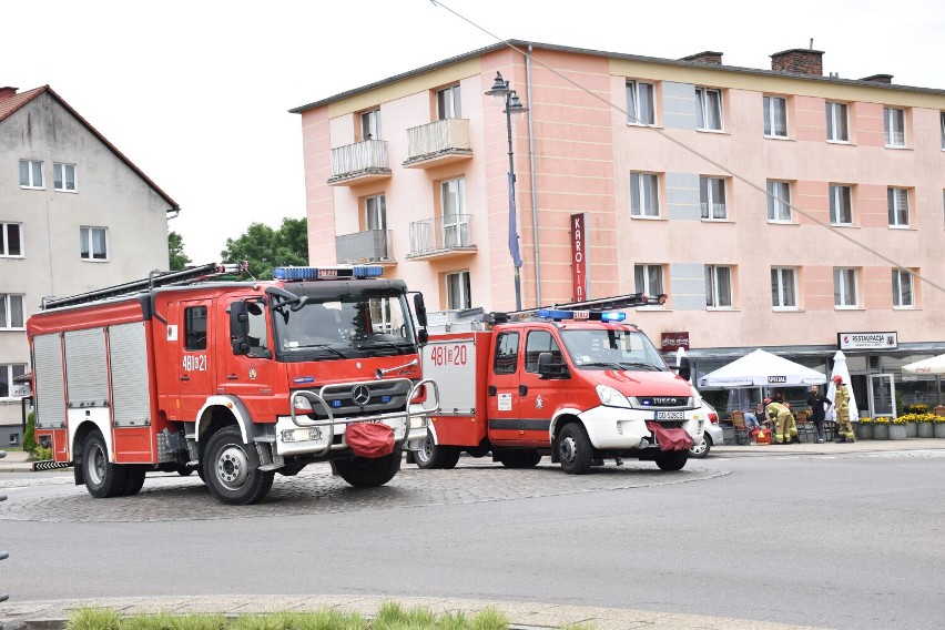 Malbork. Wypadek w centrum miasta. Na Rondzie Solidarności osobówka wjechała w skuter