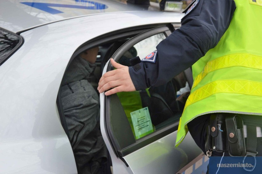 Wypadek na skrzyżowaniu ulicy Toruńskiej z Wieniecką we Włocławku. Sprawca miał 2 promile! [wideo]