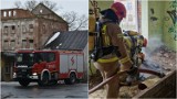 Akcja gaśnicza na terenie młyna Szancera w Tarnowie. Strażacy walczyli z pożarem, który wybuchł w jednym z opuszczonych budynków