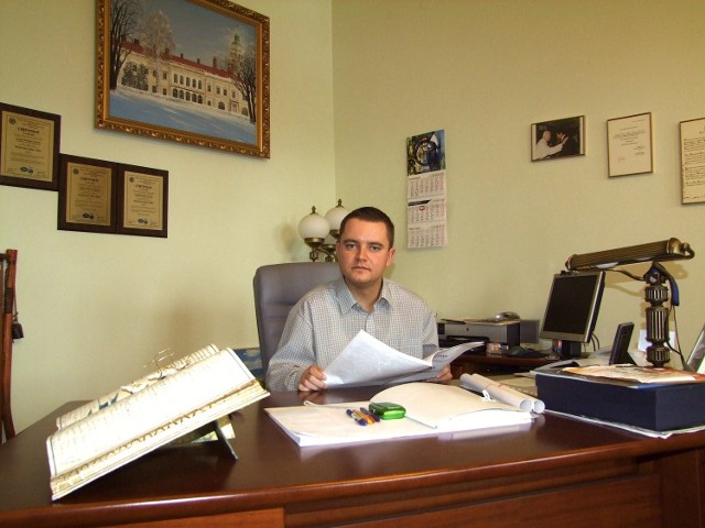 Na zdjęciu autor tekstu testuje fotel burmistrza.