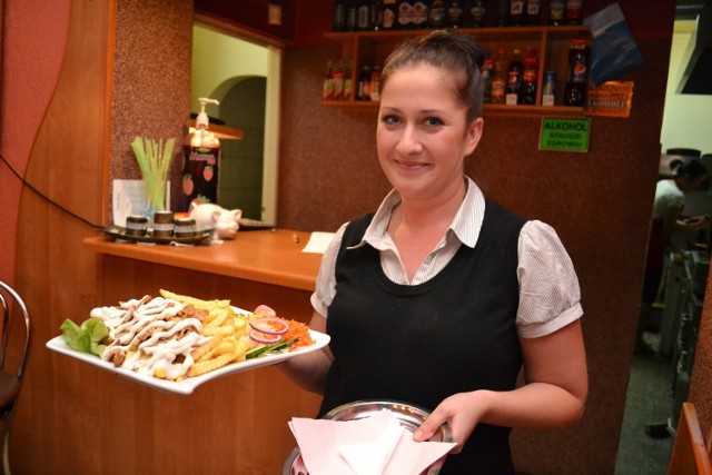 Sylwia Borzykowska - kelnerka w Pub-Pizzeria Oaza w Miastku