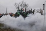 Protest AgroUnii: Przejazdy traktorów i zablokowane drogi w Wielkopolsce. Rolnicy protestują pod hasłem "Stop Drożyźnie". Zobacz zdjęcia