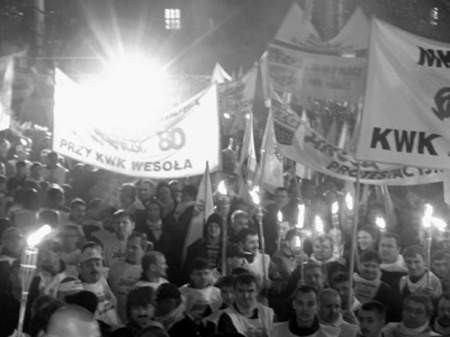 19 listopada 2003 r. Demonstracja związkowców przed katowickim Urzędem Wojewódzkim.