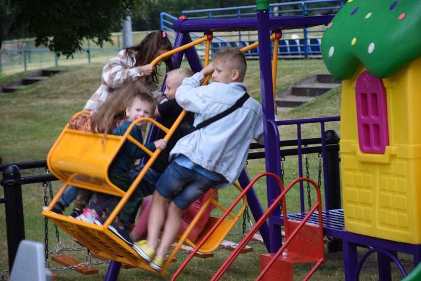 Międzynarodowy plac zabaw w Zduńskiej Woli. Powstał dzięki darczyńcom