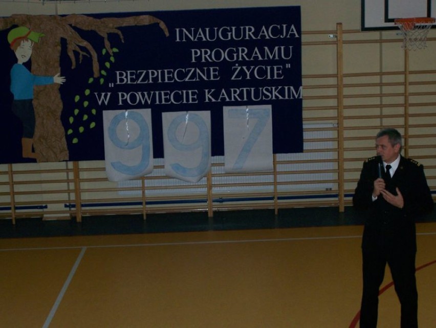 Inauguracja programu "Bezpieczne życie" w SP w Lisich Jamach