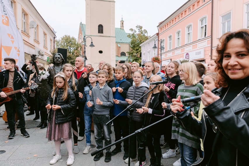 Gramy dla Nalepy. Mieszkańcy Rzeszowa zaśpiewali i zagrali kultowy kawałek "Kiedy byłem małym chłopcem". [FOTO, WIDEO]