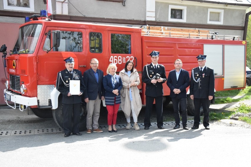 Strażacy z OSP Bożków i OSP Nowa Ruda-Słupiec otrzymali specjalistyczny sprzęt (ZDJĘCIA)