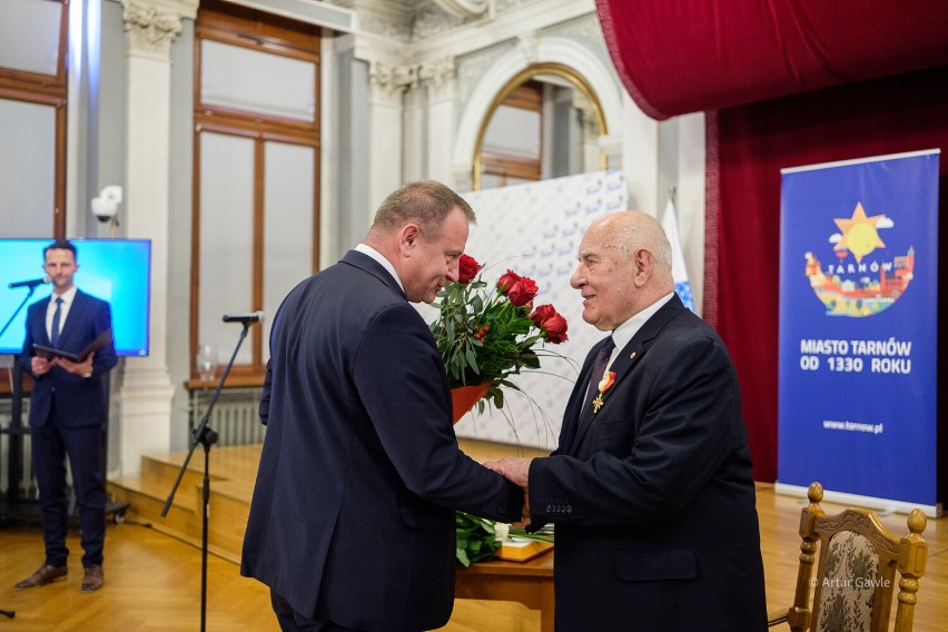 Stanisław Majorek odebrał uroczyście tytuł Honorowego Obywatela Miasta Tarnowa. Podniosła ceremonia w tarnowskiej Sali Lustrzanej