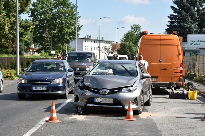 Wypadek na ulicy Nowodworskiej w Legnicy [ZDJĘCIA]